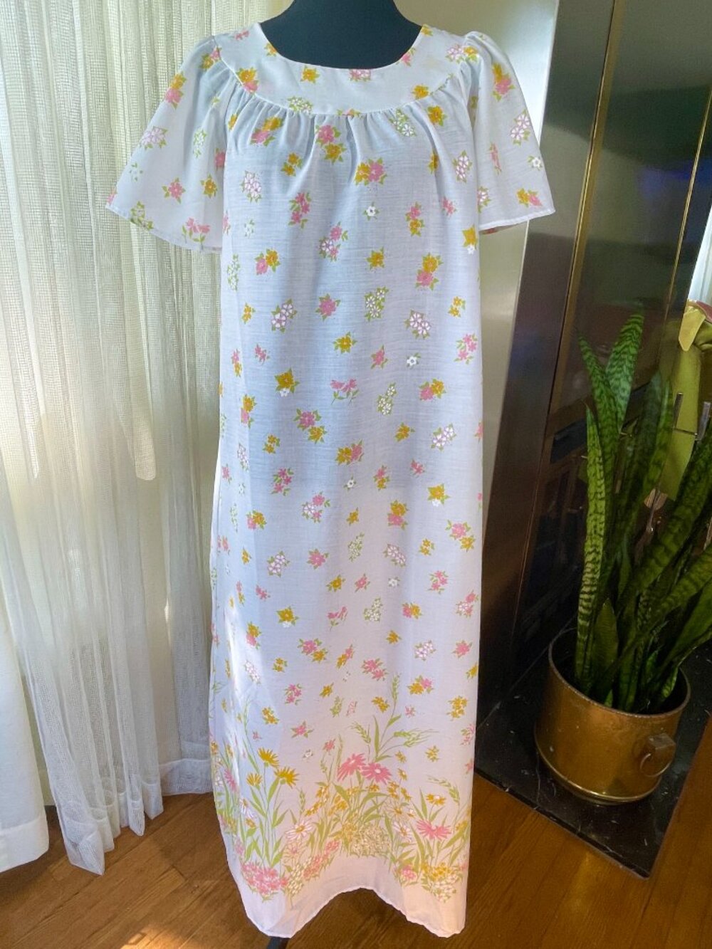 Vintage 70s night dress, white, pink, orange floral, short sleeves, size 10/12